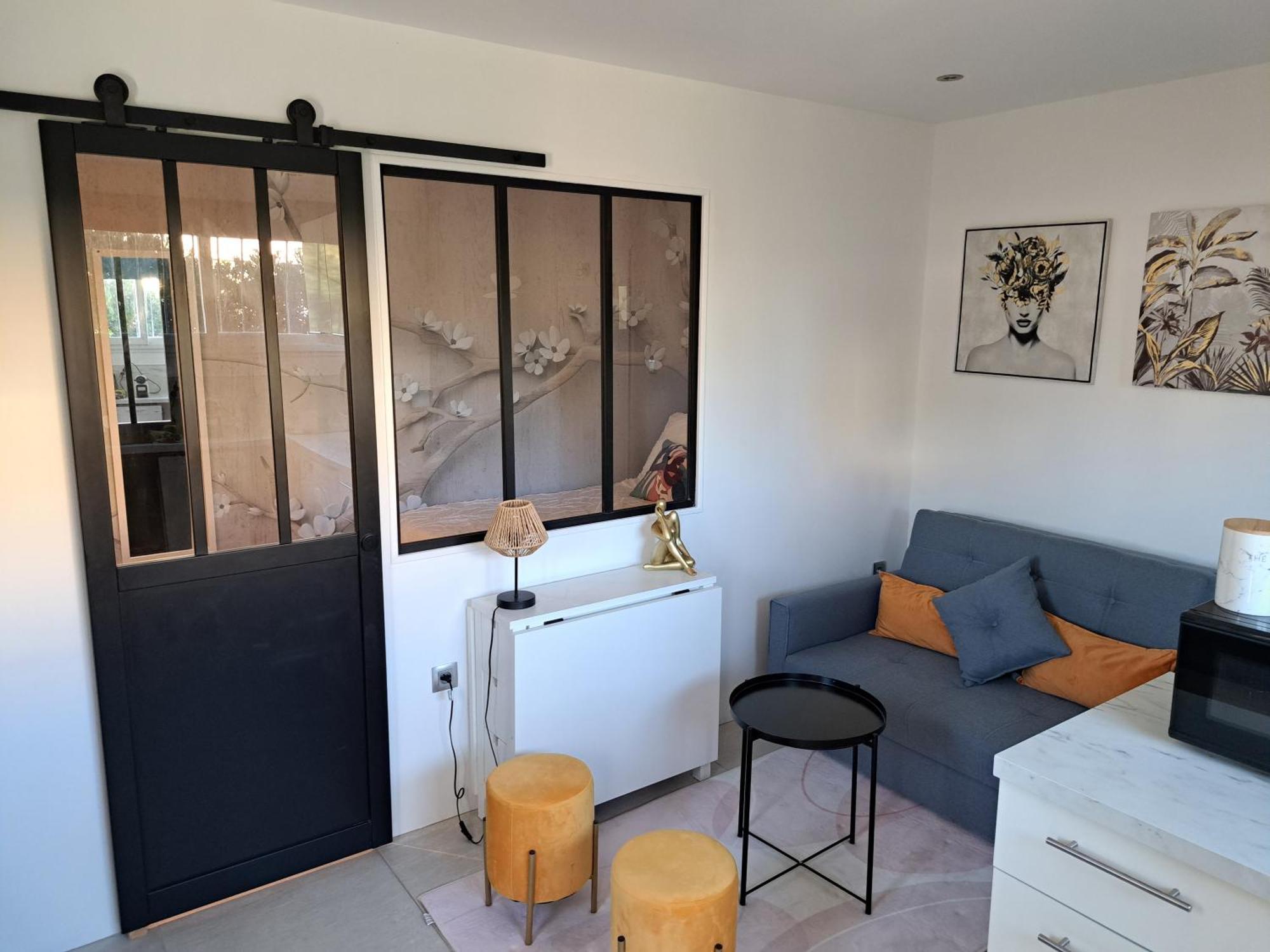 Seduisant Studio Avec Cour Privative La Crau Dış mekan fotoğraf