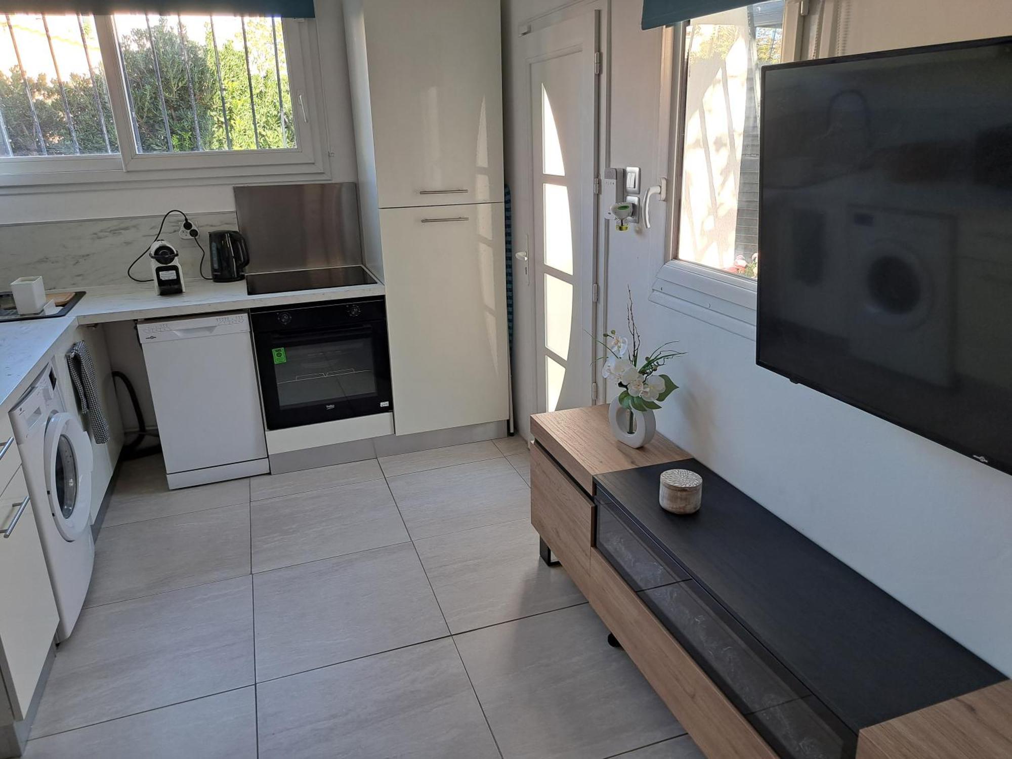 Seduisant Studio Avec Cour Privative La Crau Dış mekan fotoğraf